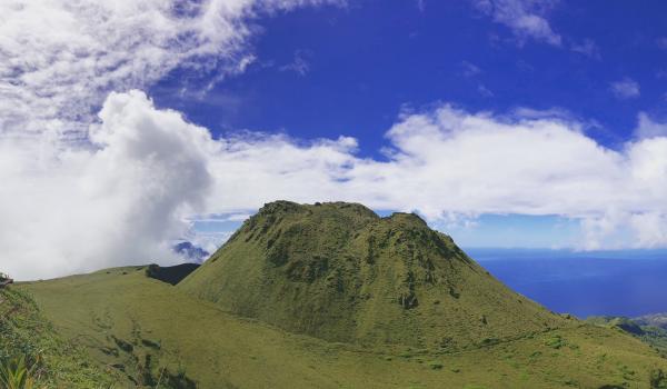 Le morne Macouba par la trace de l'aileron