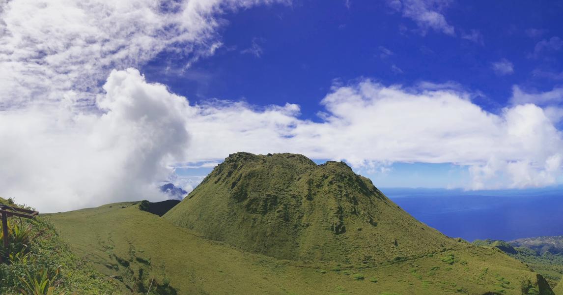 Le morne Macouba par la trace de l'aileron